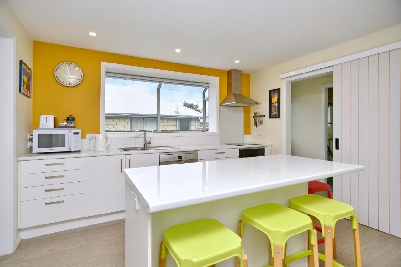 Charlesworth Villa - Christchurch Holiday Homes ภายนอก รูปภาพ