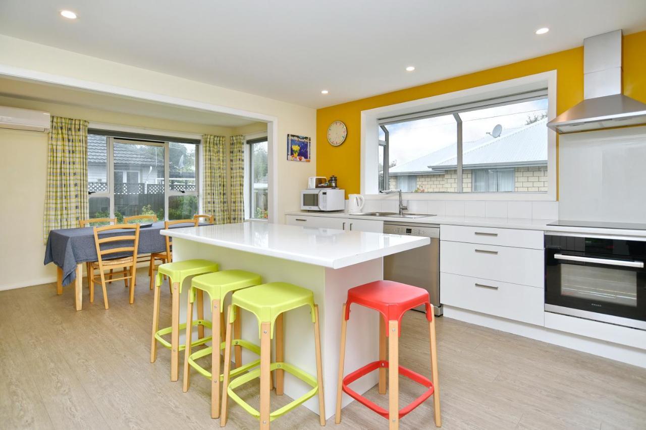 Charlesworth Villa - Christchurch Holiday Homes ภายนอก รูปภาพ