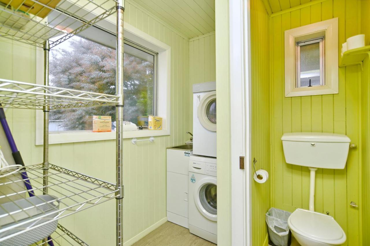 Charlesworth Villa - Christchurch Holiday Homes ภายนอก รูปภาพ