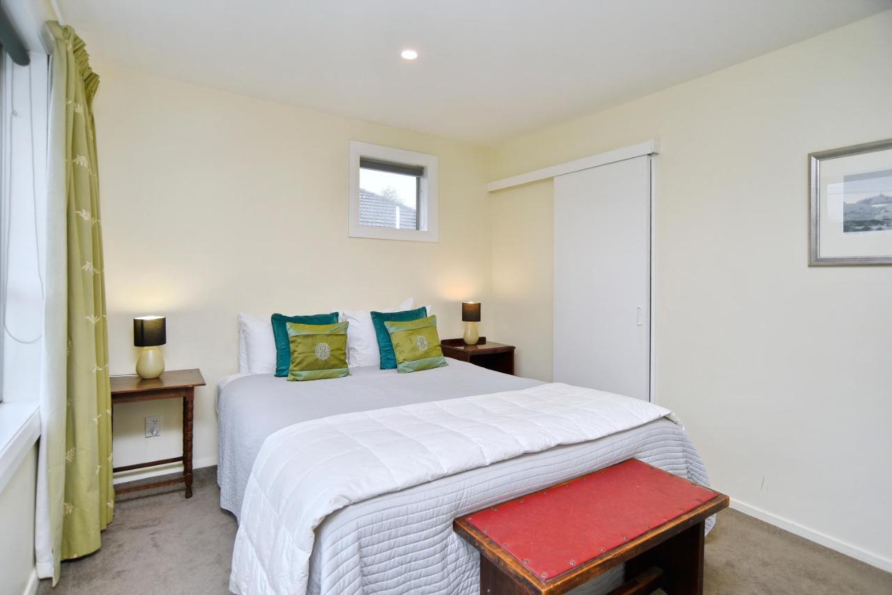 Charlesworth Villa - Christchurch Holiday Homes ภายนอก รูปภาพ