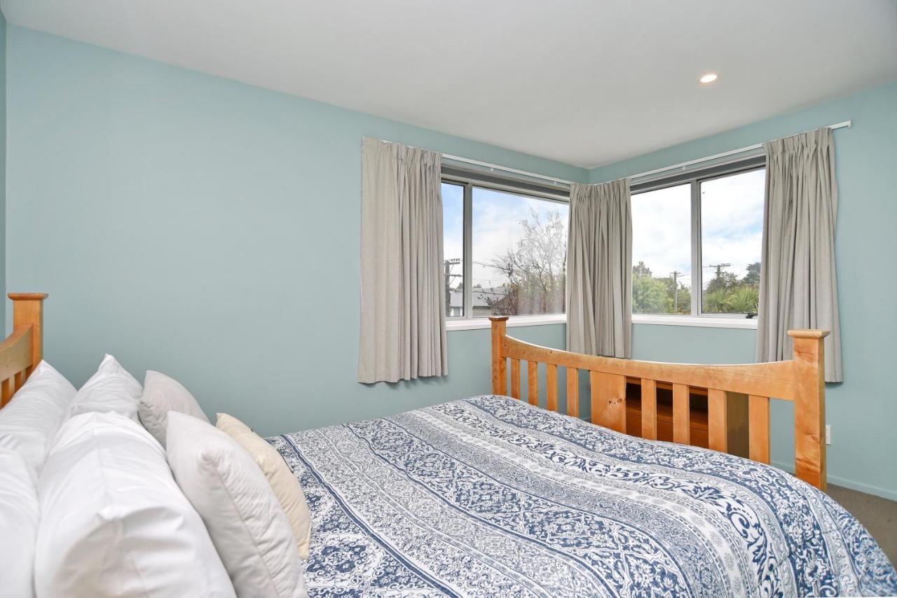 Charlesworth Villa - Christchurch Holiday Homes ภายนอก รูปภาพ