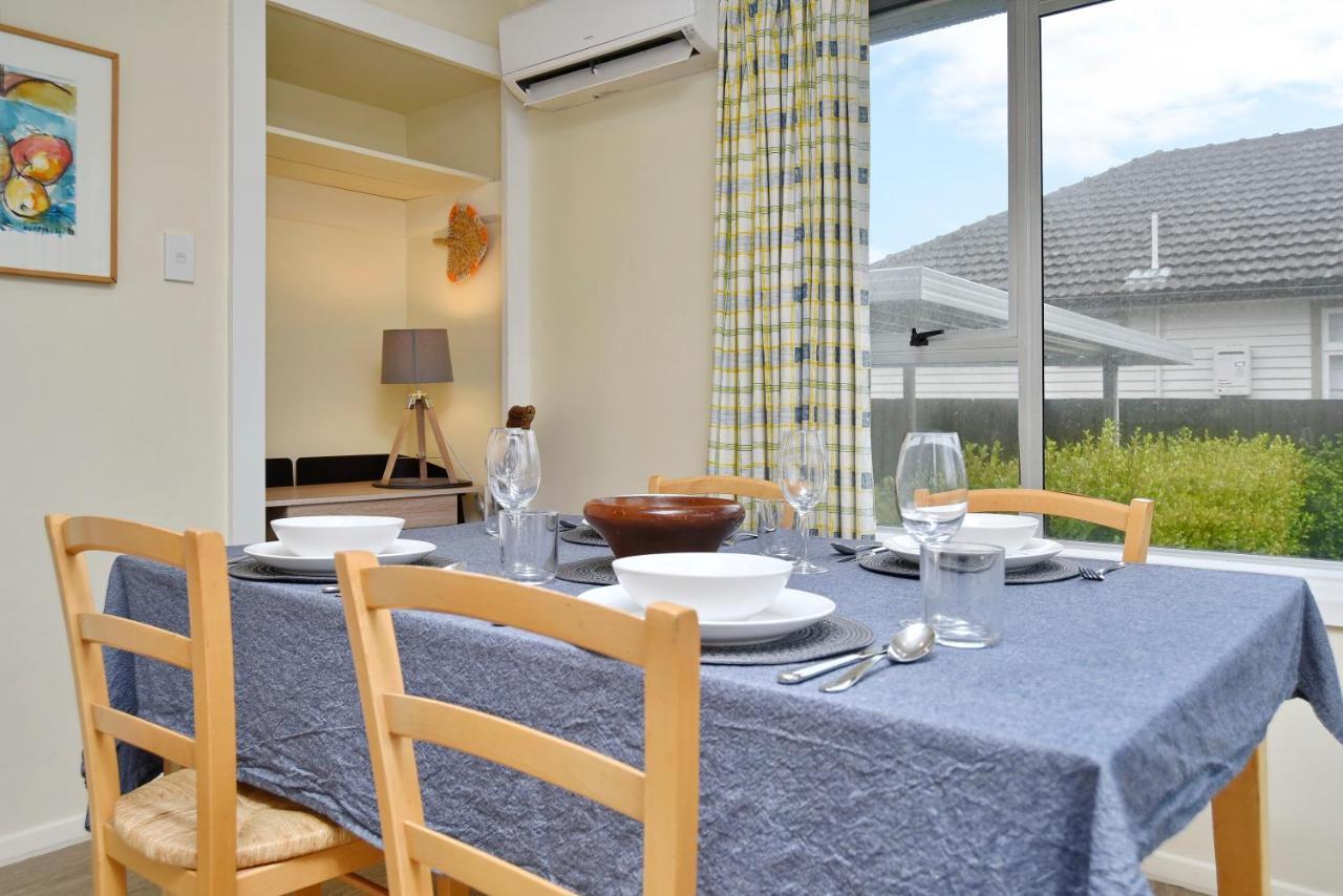 Charlesworth Villa - Christchurch Holiday Homes ภายนอก รูปภาพ