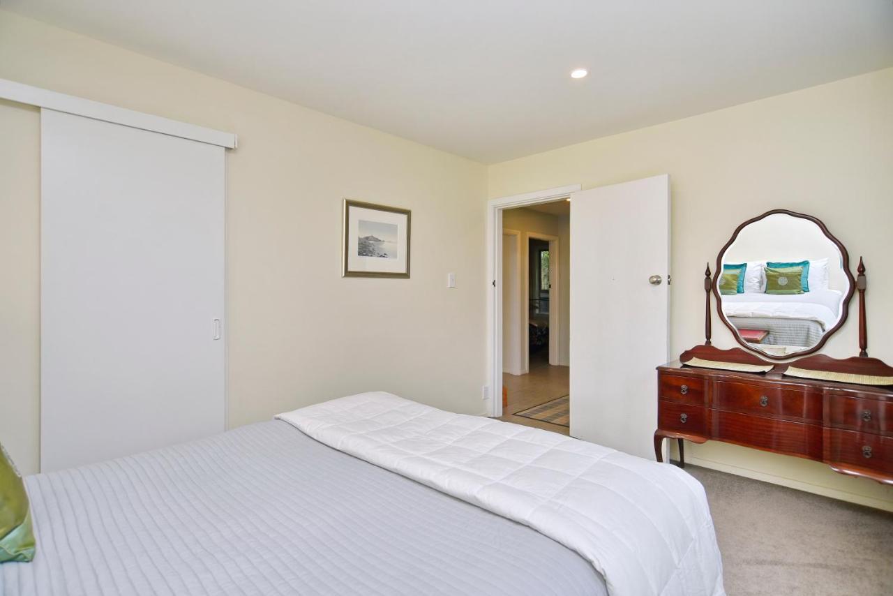 Charlesworth Villa - Christchurch Holiday Homes ภายนอก รูปภาพ