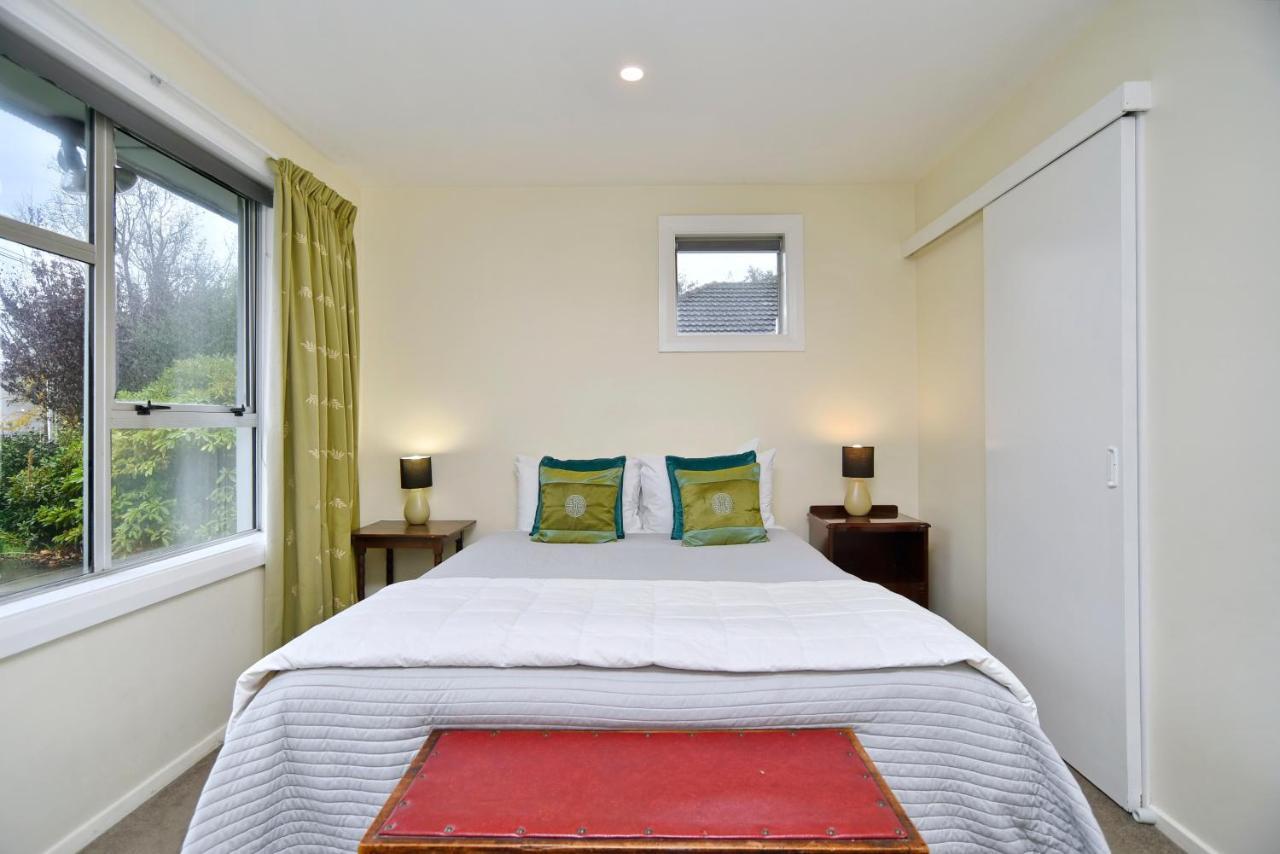 Charlesworth Villa - Christchurch Holiday Homes ภายนอก รูปภาพ