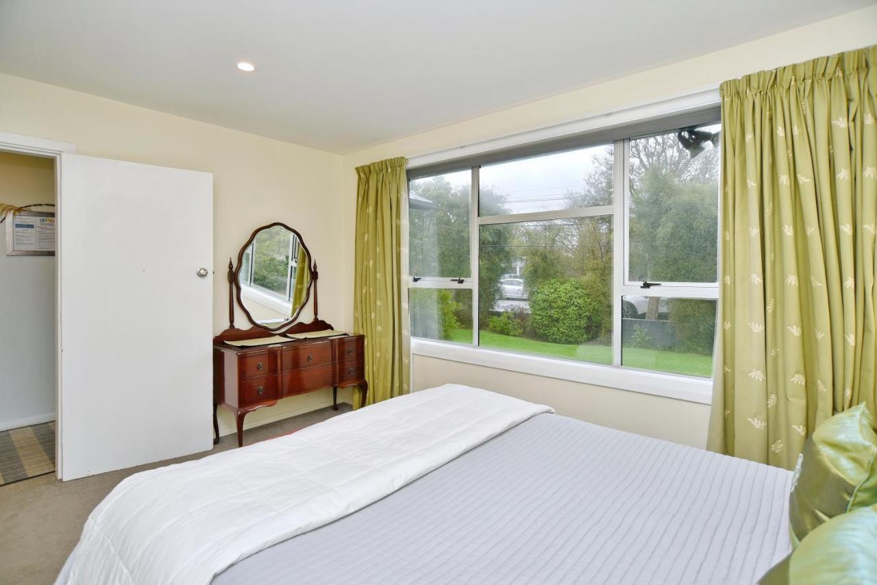 Charlesworth Villa - Christchurch Holiday Homes ภายนอก รูปภาพ