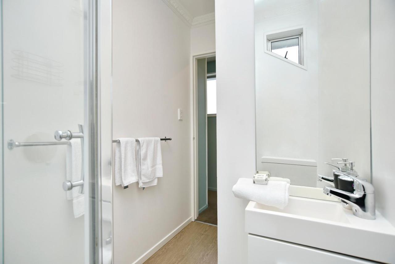Charlesworth Villa - Christchurch Holiday Homes ภายนอก รูปภาพ