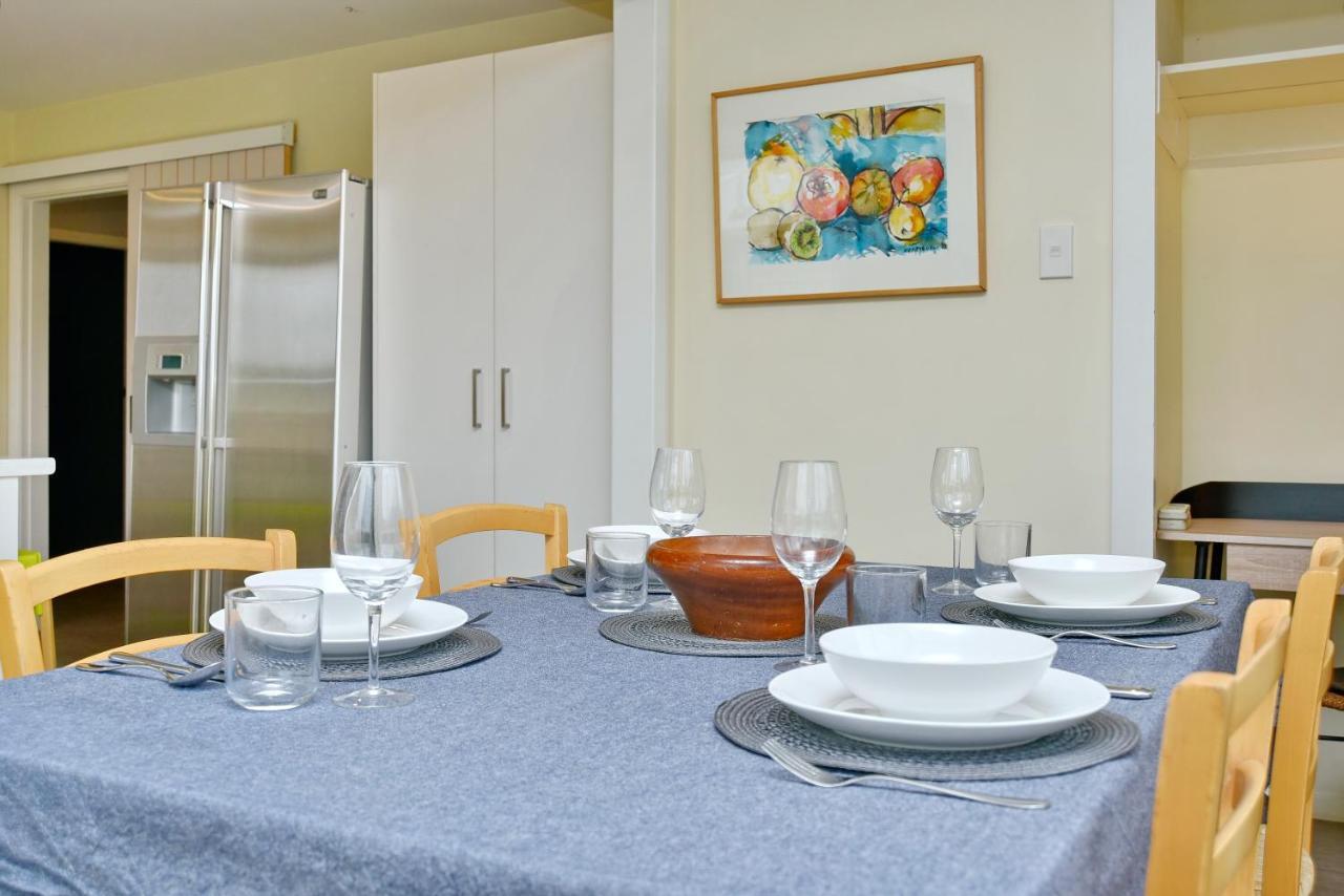 Charlesworth Villa - Christchurch Holiday Homes ภายนอก รูปภาพ