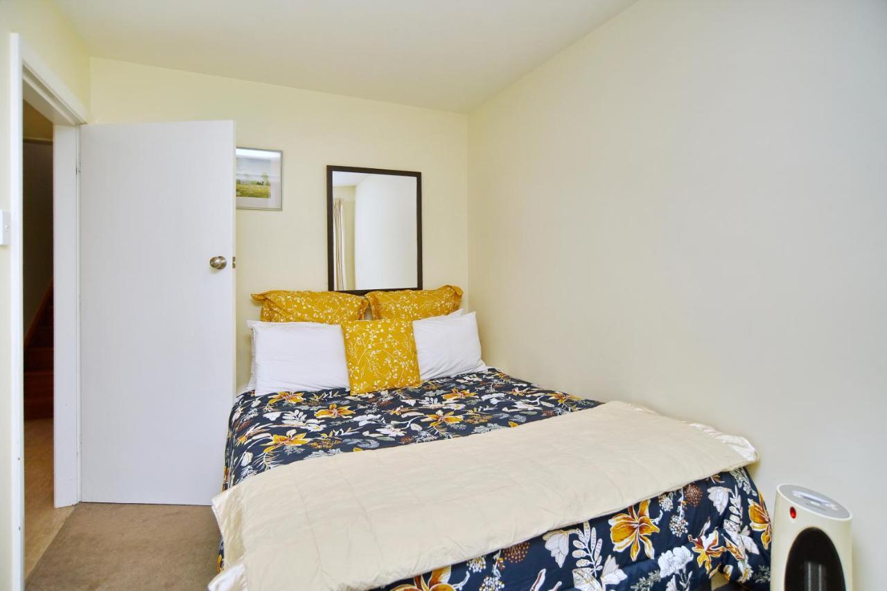 Charlesworth Villa - Christchurch Holiday Homes ภายนอก รูปภาพ