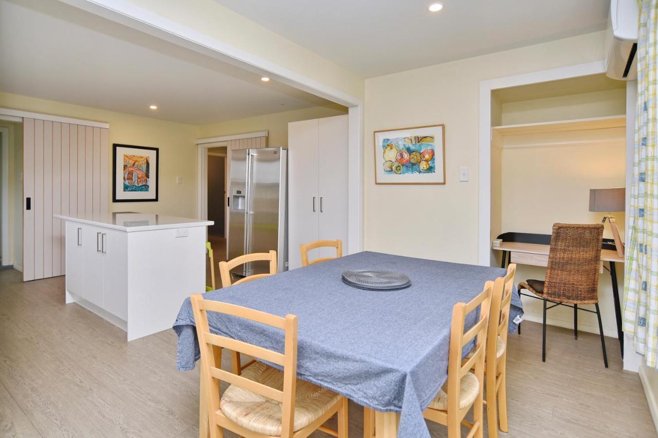 Charlesworth Villa - Christchurch Holiday Homes ภายนอก รูปภาพ
